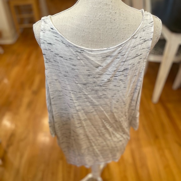 💜 5 for $25 or 3 for $18 S-Twelve gray cold shoulder top - Picture 4 of 7